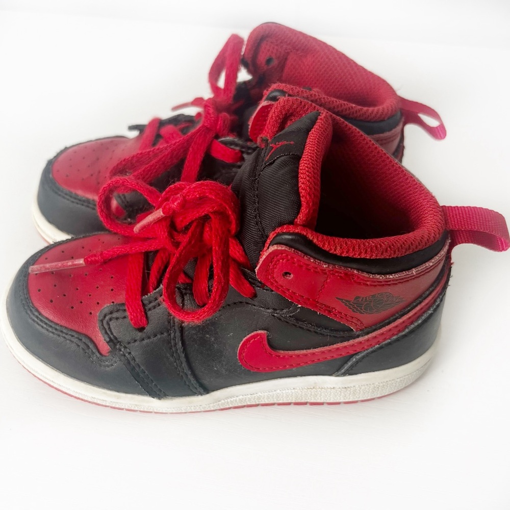 Nike Air Jordan 1 Retro Mid Sneakers Sz 8